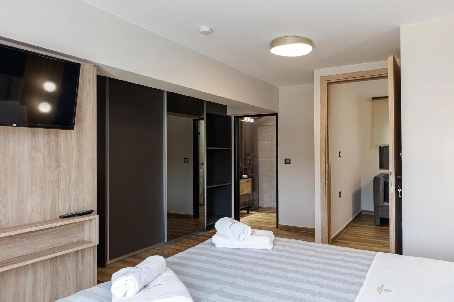 Sapphire Blue Suites Kíssamos Exteriör bild